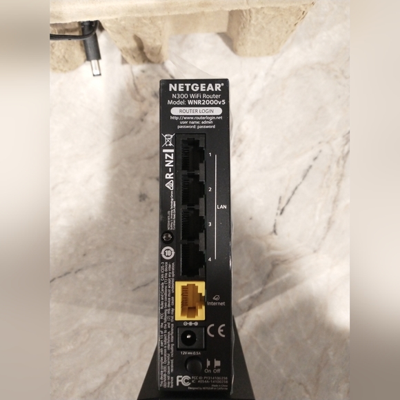 Netgear N300 WiFi Router - Picture 8 of 10